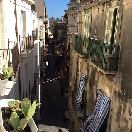 Di Charme Ortigia Marilini Dulini *